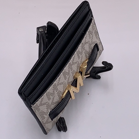 MICHAEL KORS
Reed Large Card Holder
Case Wallet
COLOR: VANILLA BLACK SIGNATURE - Picture 6 of 10